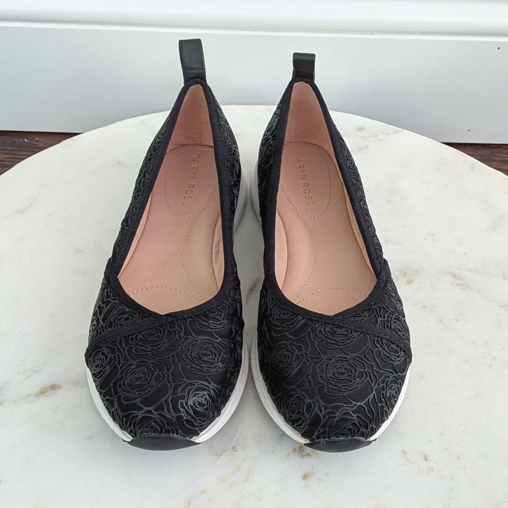 Taryn Rose Bobbi Black Floral Rose Slip On Sneakers‎ Womens 7.5B 34TR0815